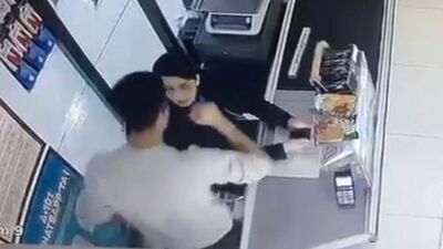 Genç kadına iş yerinde darp kamerada!