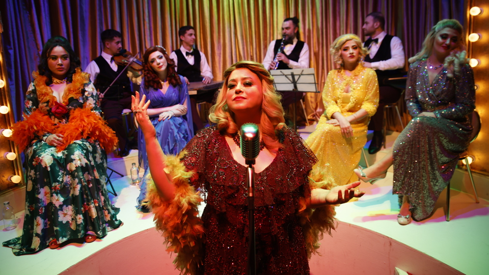 Sonbaharda Son Güller AKM'de