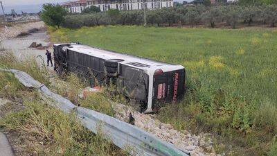 Manisa'da yolcu otobüsü devrildi: 16 yaralı