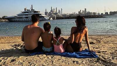 Ünlü çift ailece Dubai tatilinde