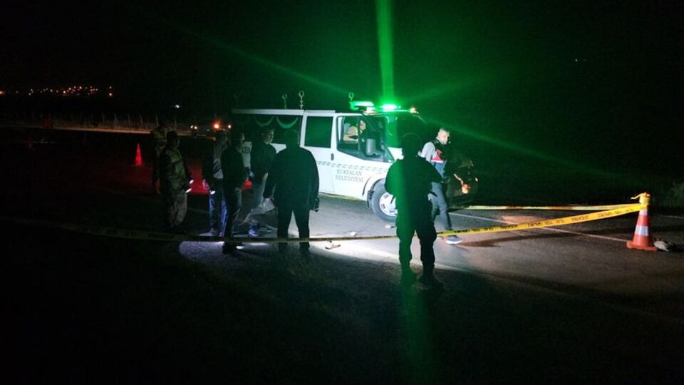 Kara yolunda cansız beden bulundu