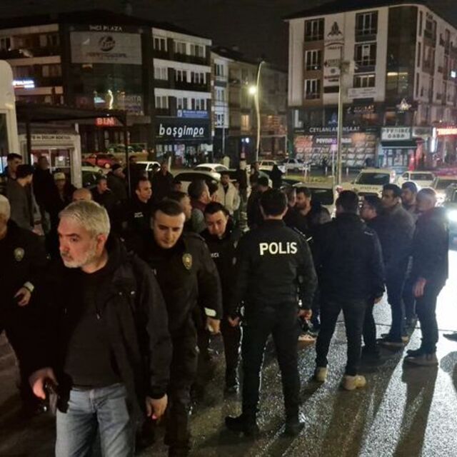 Otobüs durağında kavga: 2 yaralı