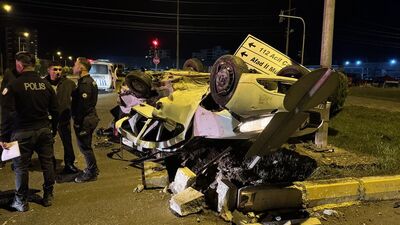 İki otomobil çarpıştı: 3 yaralı