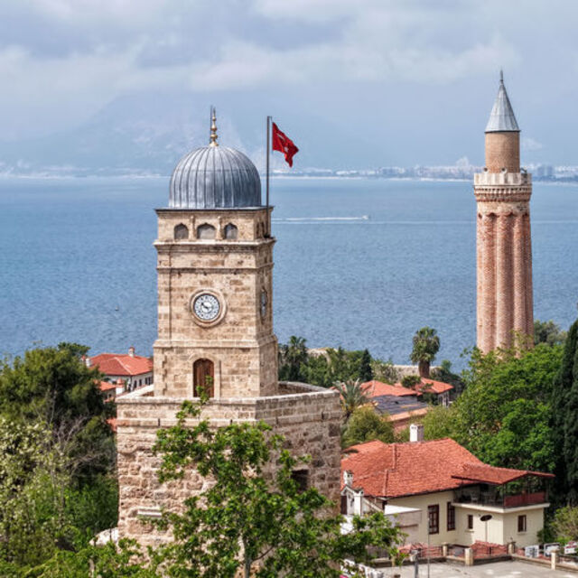 Antalya'nın tarihi saat kulesi durdu