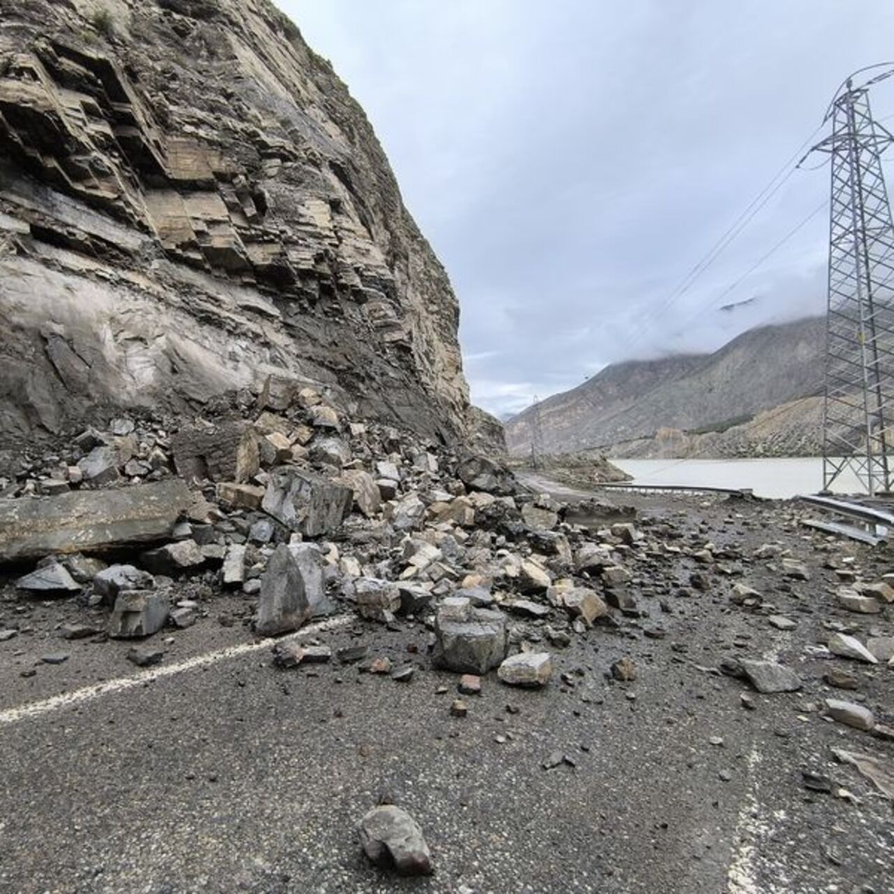 Erzurum-Artvin yolu ulaşıma kapandı