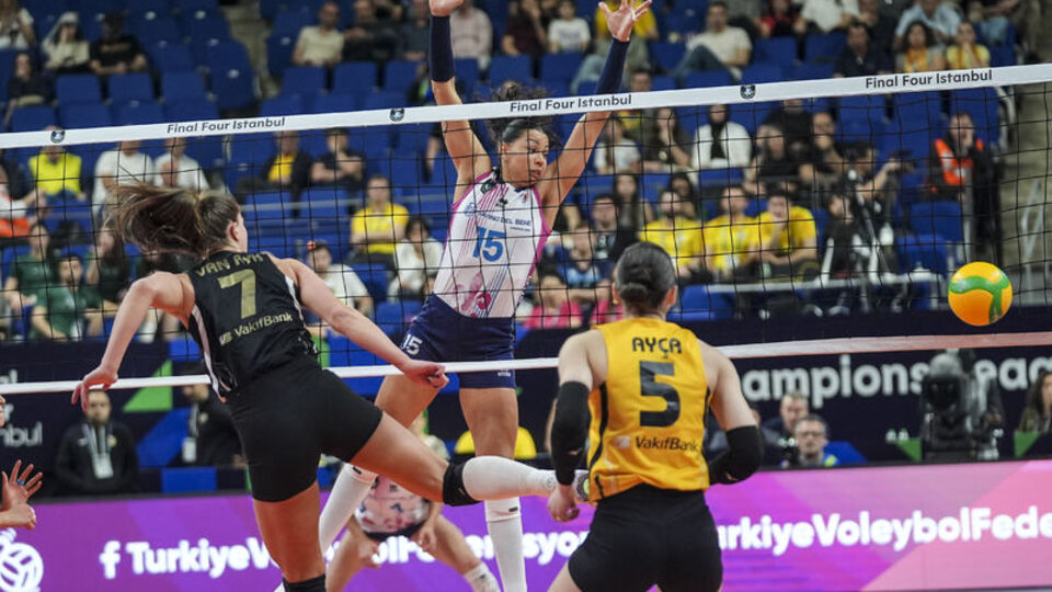 VakıfBank final şansını kaybetti