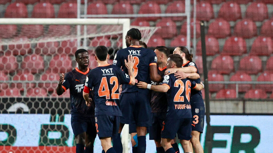 6 gollü maçta üç puan Başakşehir'in!