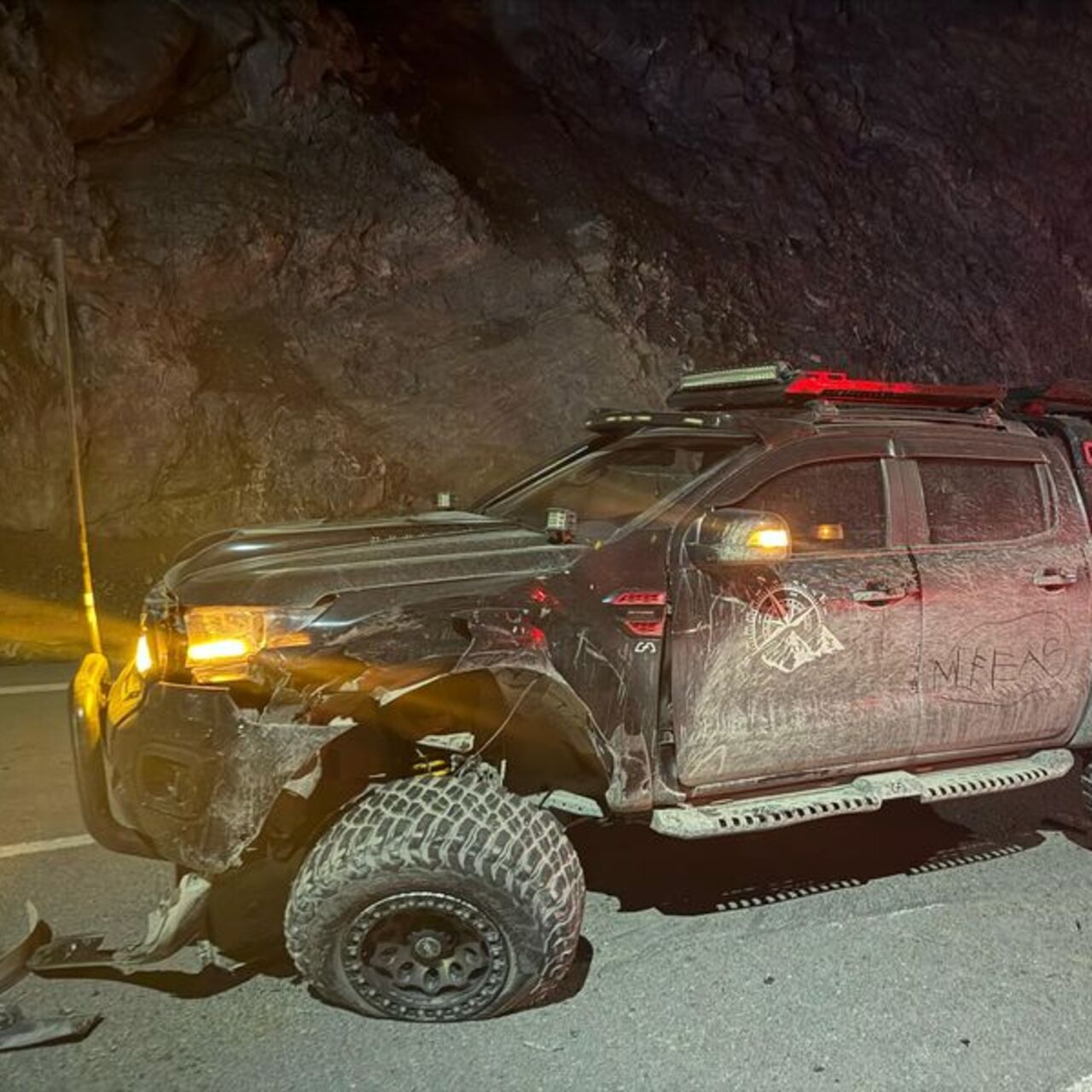 Hakkari'de 2 pikap çarpıştı: 8 yaralı