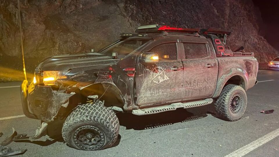 Hakkari'de 2 pikap çarpıştı: 8 yaralı