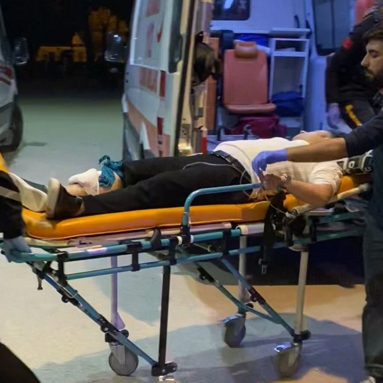 Motosikletle gelip, vurdu kaçtı!