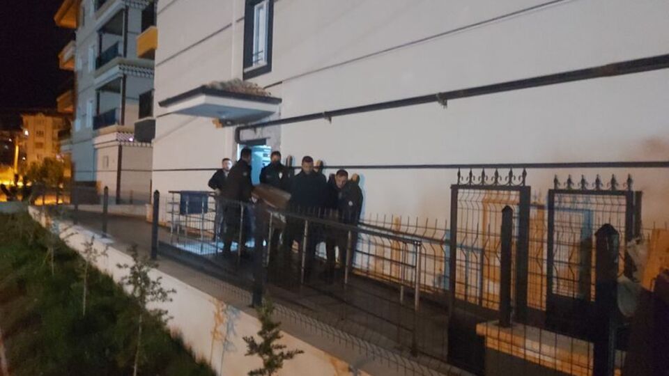 Komşusu olan genç kadını öldüren zanlı intihar etti