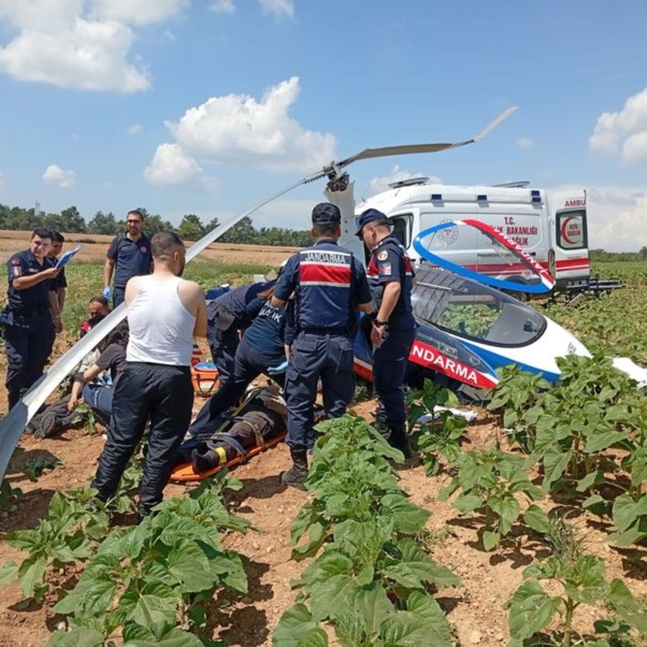 Adana'da jandarma cayrokopteri sert iniş yaptı