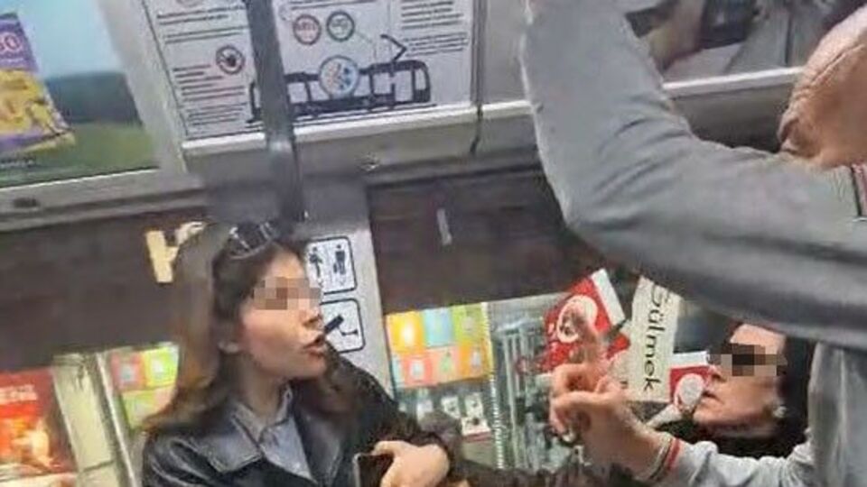 Tramvayda koltuk kavgası!