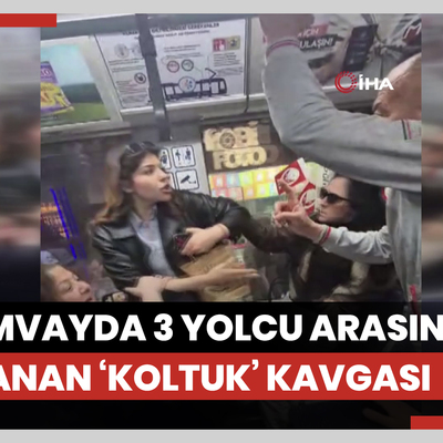 Sirkeci’de T1 Kabataş - Bağcılar tramvayında yolcuların ‘oturma’ kavgası cep telefonu kamerasında