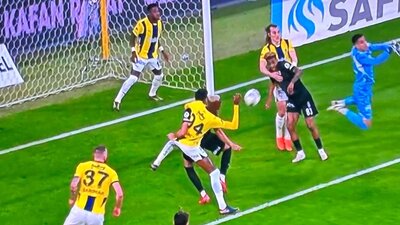 Beşiktaş kaçırdı, Fenerbahçe penaltı bekledi!