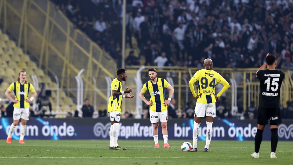 Fenerbahçe şampiyonluk şansını mucizelere bıraktı!