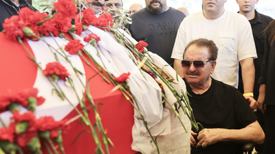 Gözyaşlarını tutamadılar