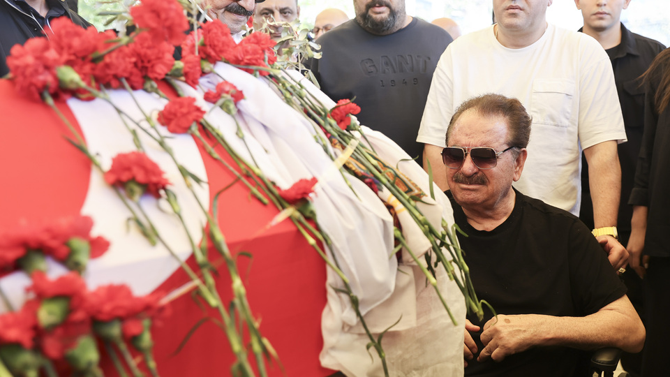 Gözyaşlarını tutamadılar