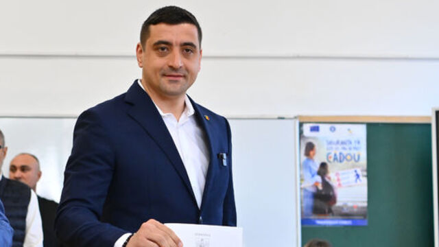 Romanya'da cumhurbaşkanı seçiminin ilk turunu Simion önde tamamladı