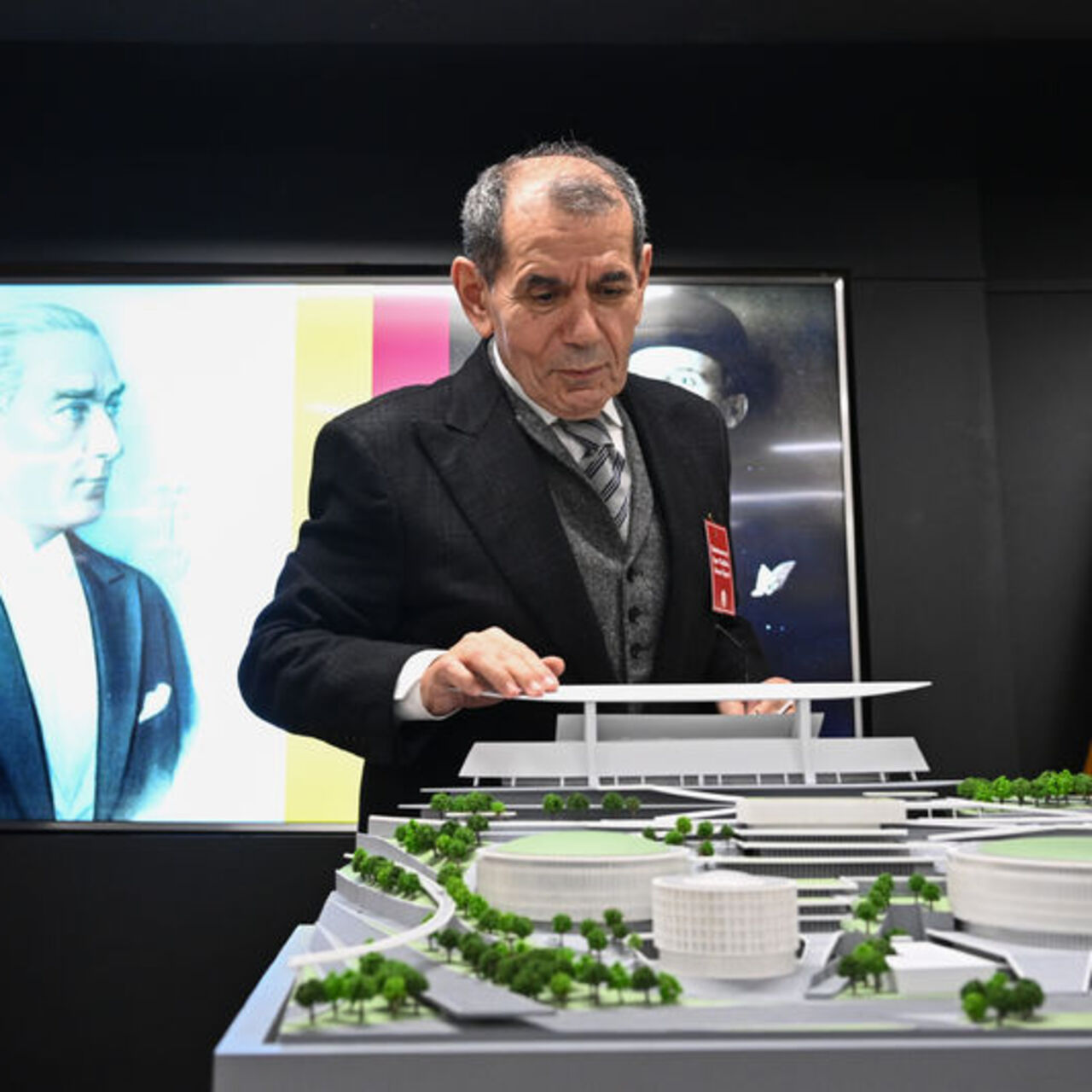 Dursun Özbek'e 'devam et' baskısı!