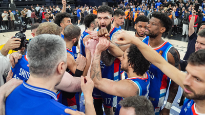 Anadolu Efes Final-Four için parkede!