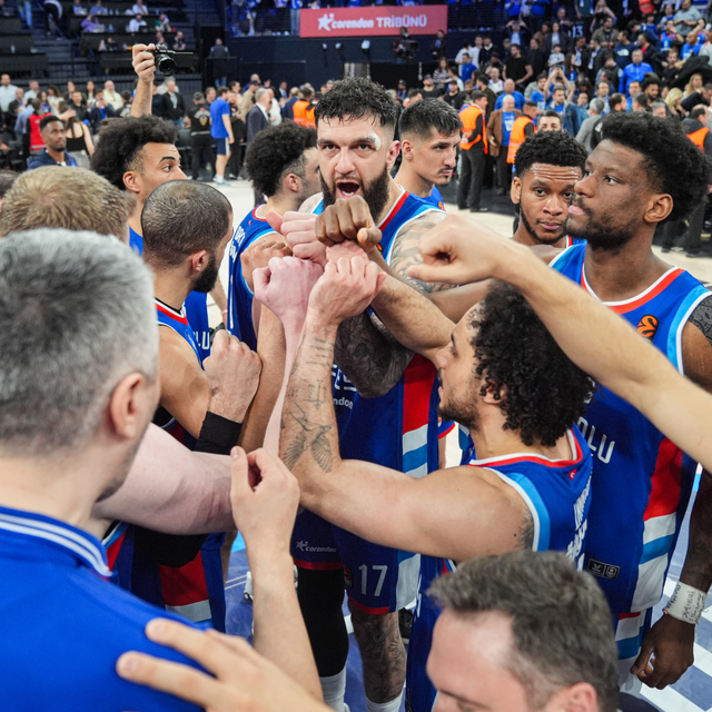 Anadolu Efes Final-Four için parkede!