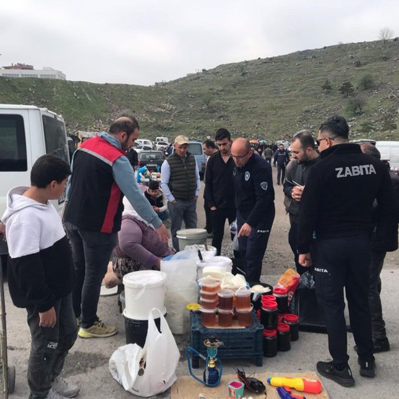 Kayseri'de bitpazarındaki gıdalar imha edildi