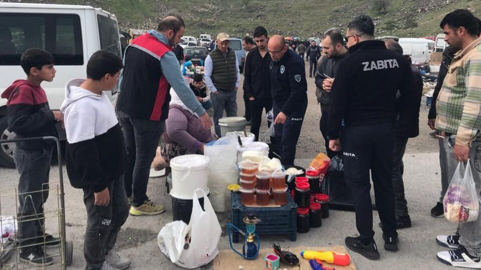 Kayseri'de bitpazarındaki gıdalar imha edildi