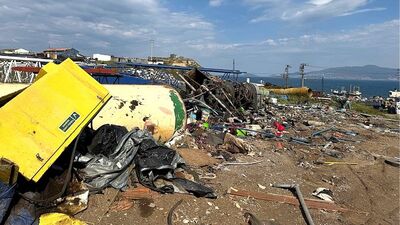 "Aliağa'da 15 ton tehlikeli atık etrafa saçıldı"