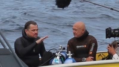 Dalgıçlık yapıp plastik atık topladı