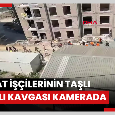 Gaziosmanpaşa'da inşaat işçilerinin taşlı sopalı kavgası kamerada