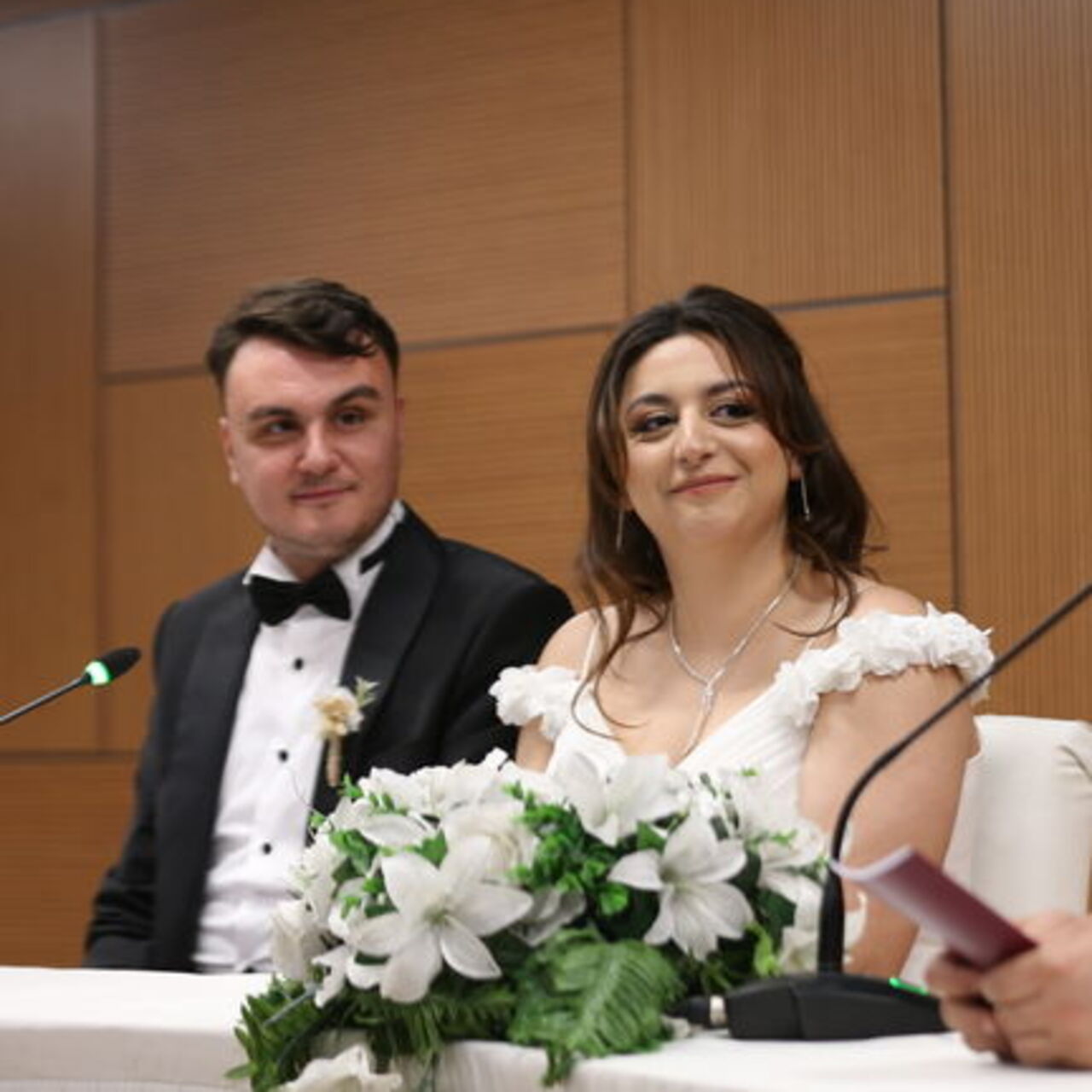 Çiftler simgesel tarih için akın etti