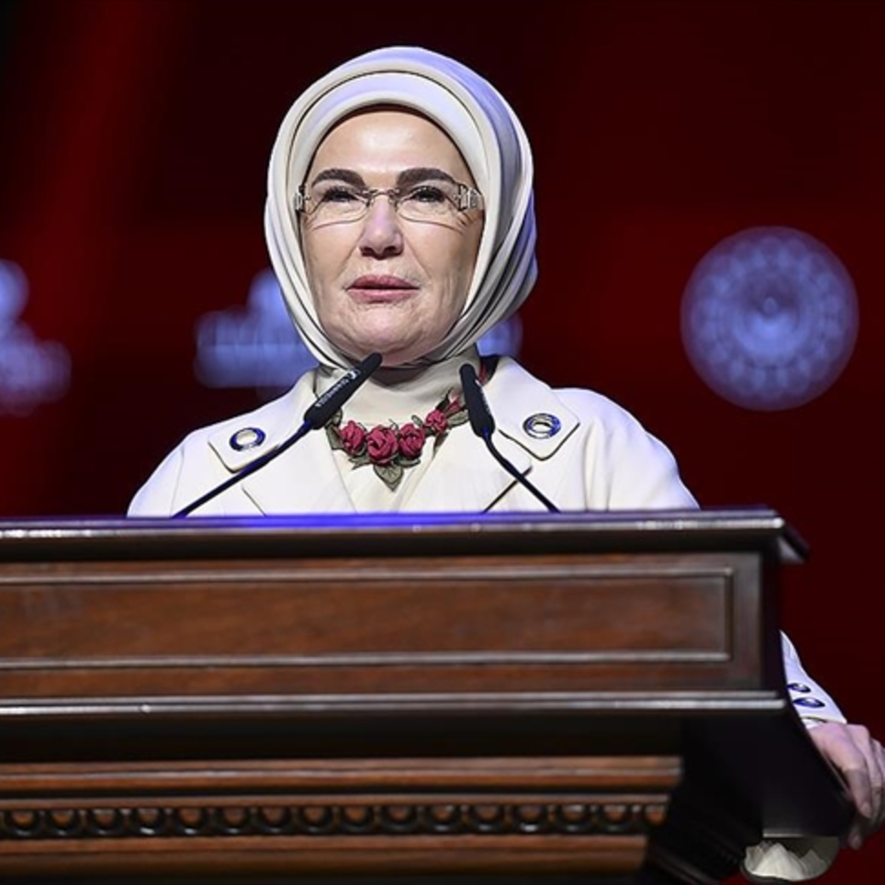 Emine Erdoğan'dan, 'Dünya Ebeler Günü' paylaşımı
