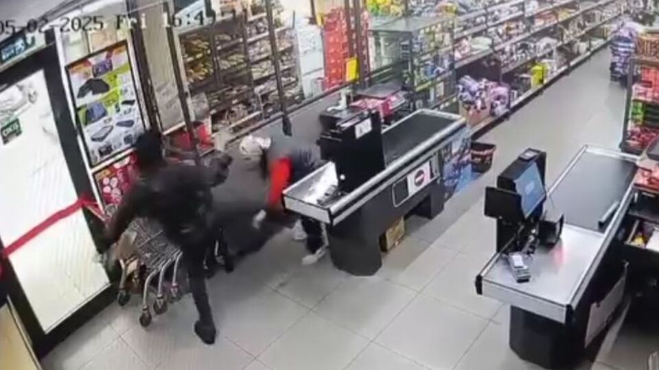 Markette kasiyeri darp eden şüpheli yakalandı