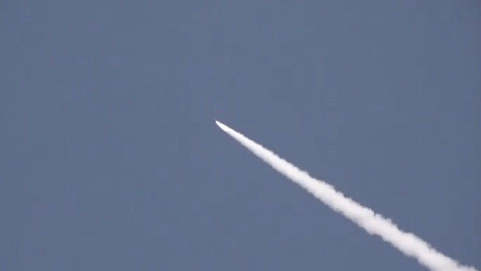 Pakistan 120 km menzilli füzesini denedi