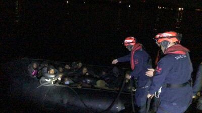 Çeşme açıklarında 48 düzensiz göçmen yakalandı