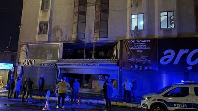 Küçükçekmece'de ayakkabı dükkanında yangın