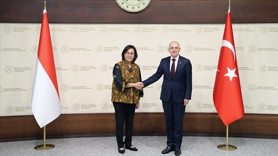 Bakan Şimşek, Endonezya Maliye Bakanı ile görüştü