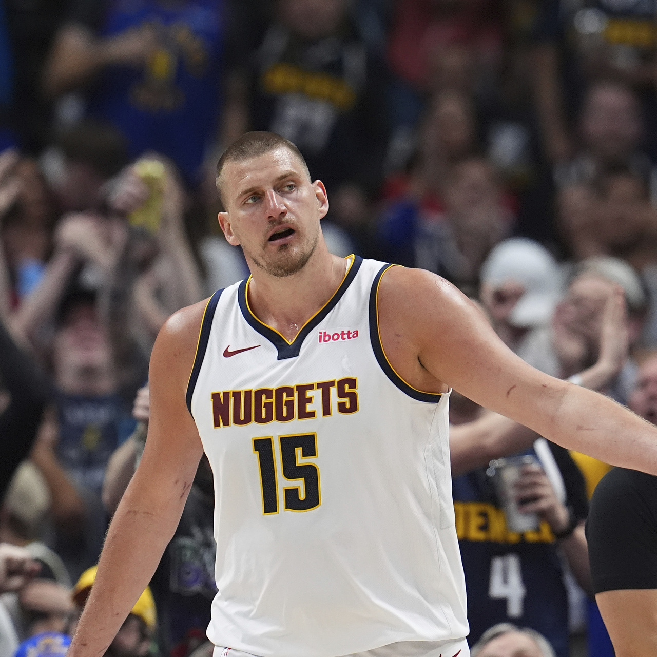 Nuggets ve Knicks seride öne geçti!