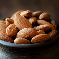 Badem kilo aldırır mı?