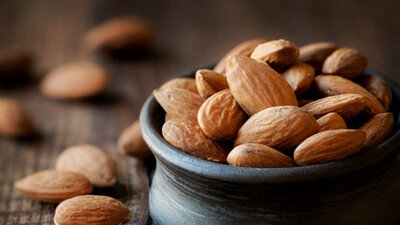 Badem kilo aldırır mı?