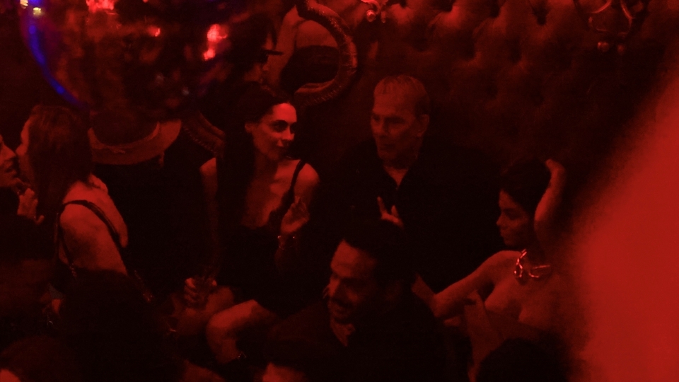 Gizemli bir kadınla görüntülendi