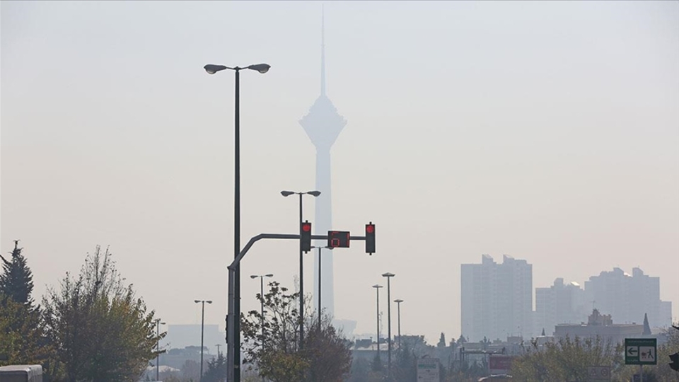 Tahran'da idari ofislere 'elektrik' uyarısı