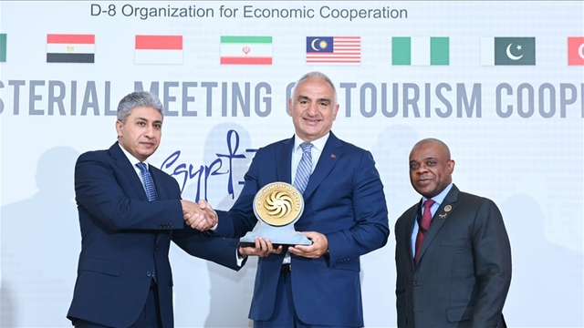 Antalya, D8 Yılın Turizm Şehri Ödülü'nü aldı