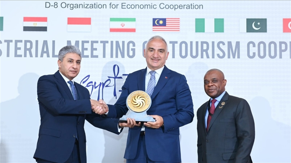 Antalya, D8 Yılın Turizm Şehri Ödülü'nü aldı