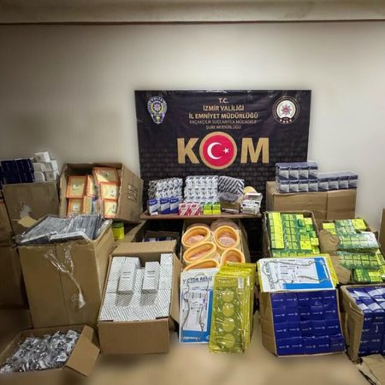 İzmir'de 42 milyon TL'lik kaçakçılık operasyonu