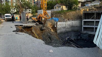 İnşaat çalışması sırasında yol çöktü