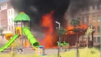 Çocuk parkı alevlere teslim oldu