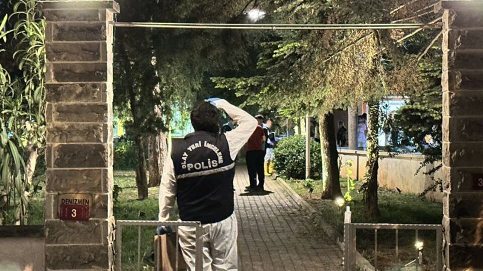 Emekli akademisyen yangında can verdi