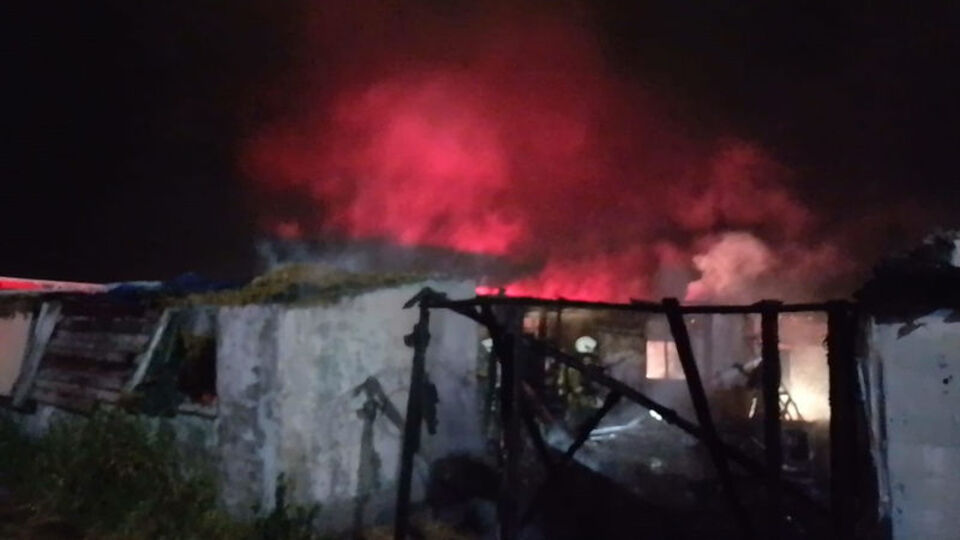 Silivri'de 15 baraka alev alev yandı